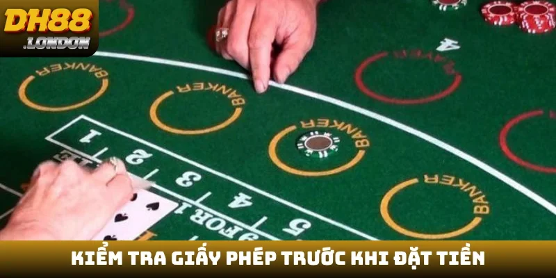 Kiểm tra giấy phép trước khi đặt tiền